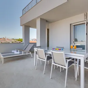 https://apartmani-katelina.hotelinzadar.com